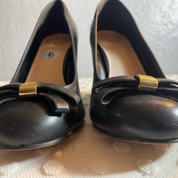 VINCE CAMUTO Black Wedge with Bow Toe - Picture 3 of 16